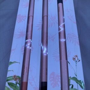 Lip liner three different shades